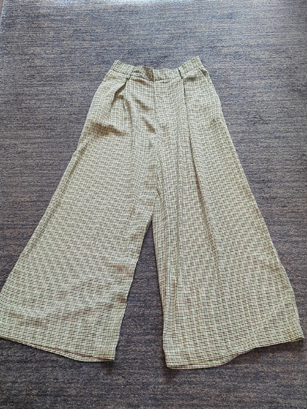 Wide-Leg Plaid Trousers in Green Houndstooth